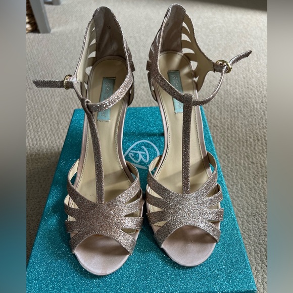 Blue by Betsey Johnson Tee Champagne wedding sandals - Picture 3 of 10
